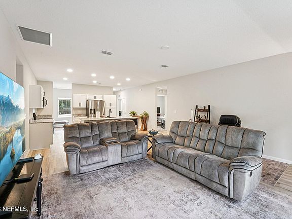 3rd image of 6971 COMO Road