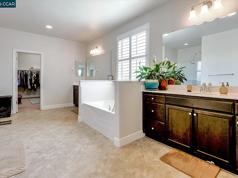 582 Mandevilla Dr — Photo 22