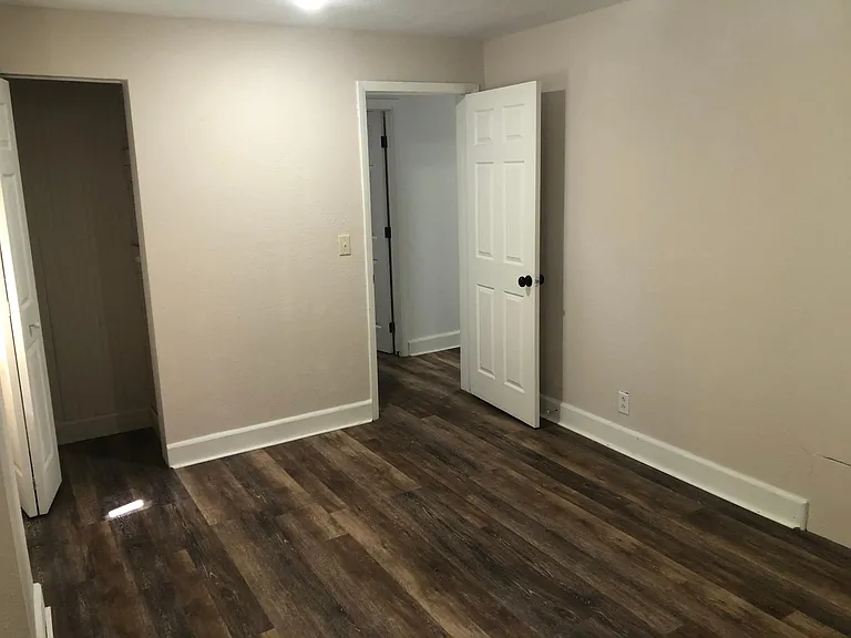 429 N 12th Ave E #MAIN FLOOR — Photo 14