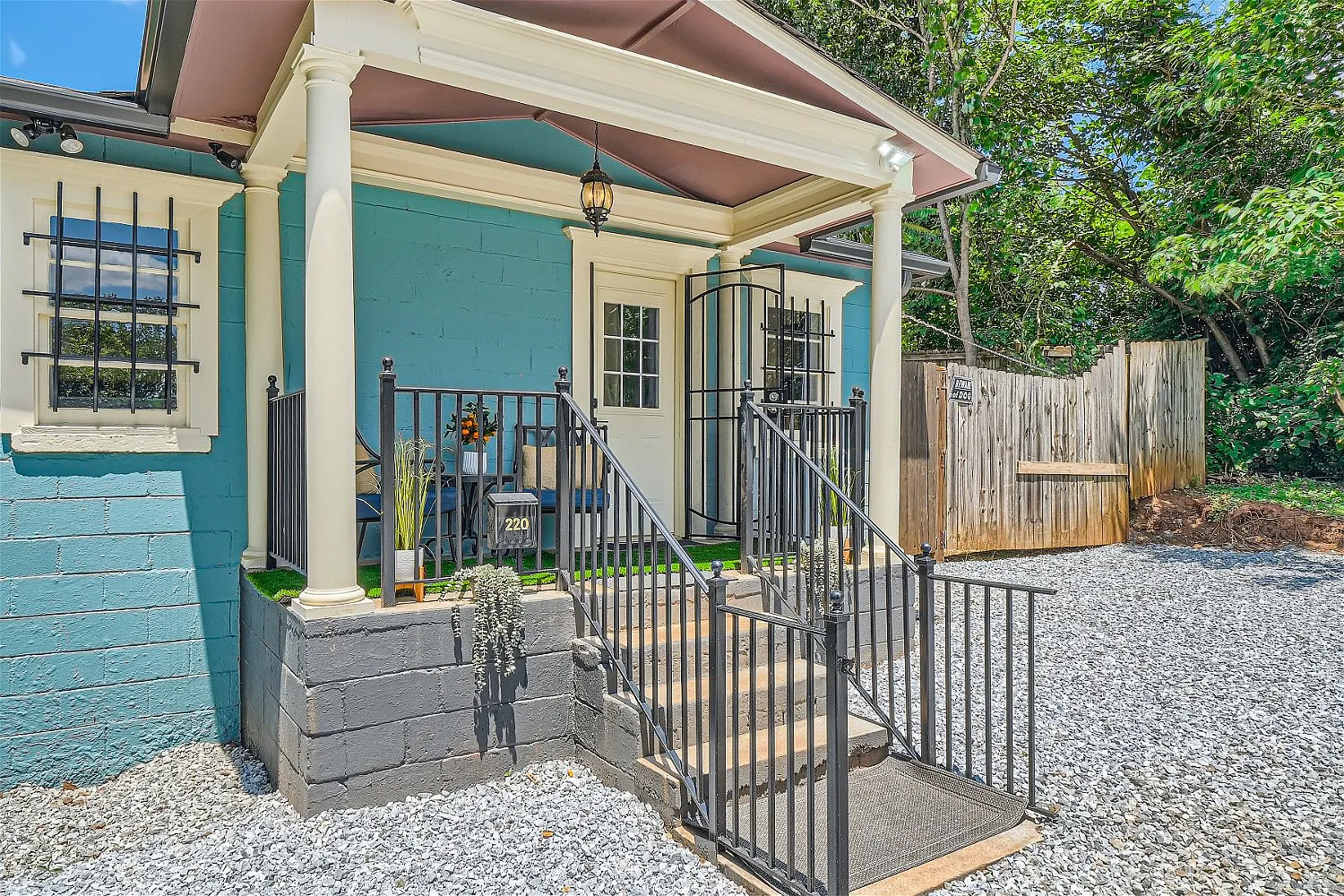3 bed, 720 sqft, $2,500 — Photo 1