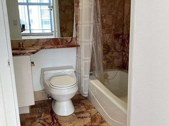 5th image of 188 E 64th St #1605B