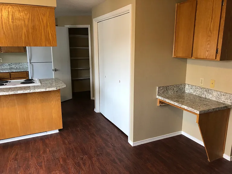 16423 NE Russell St #16423 — Photo 8