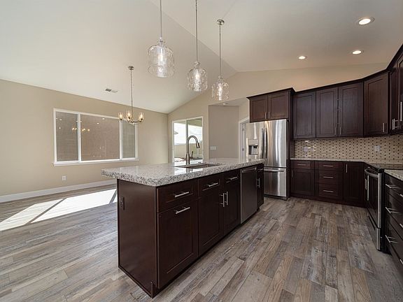 5th image of 677 Anela Ln