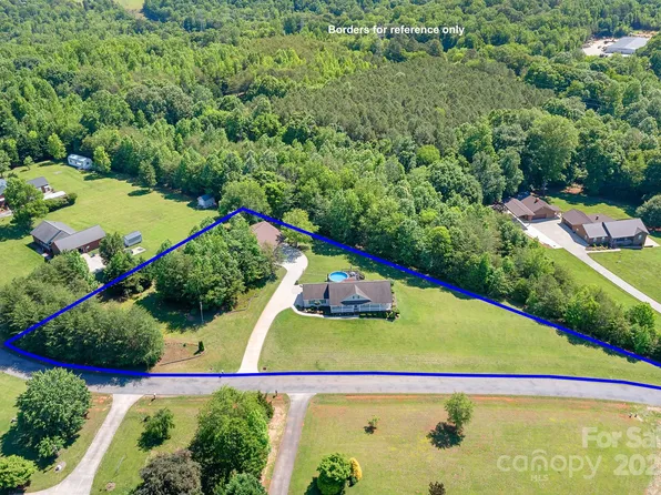 136 Barringer Dr, Statesville, NC 28625