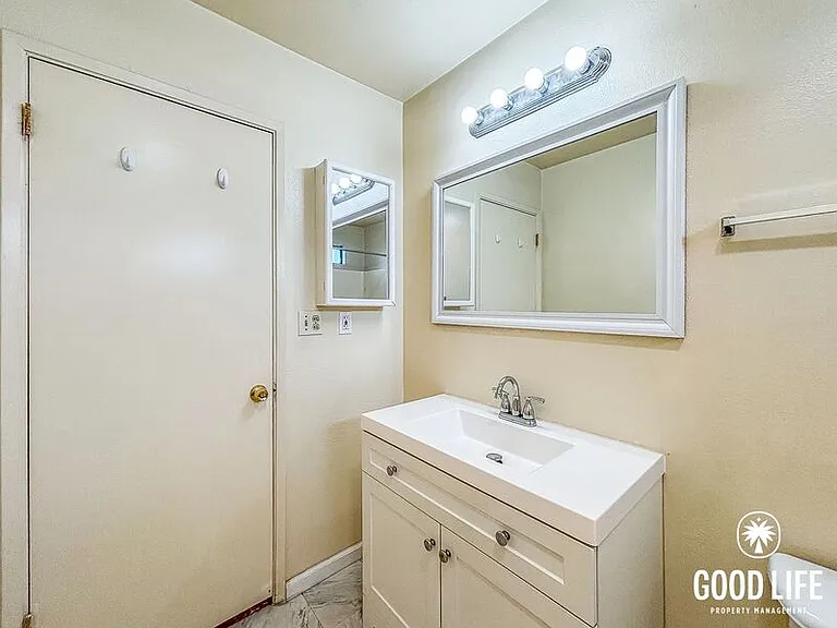 4379 McClintock St #B — Photo 14