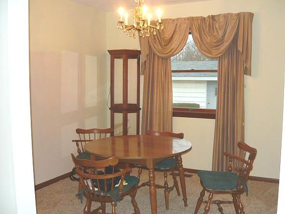5th image of 444 Greenacres Dr