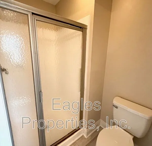 242 N Marion Dr — Photo 22