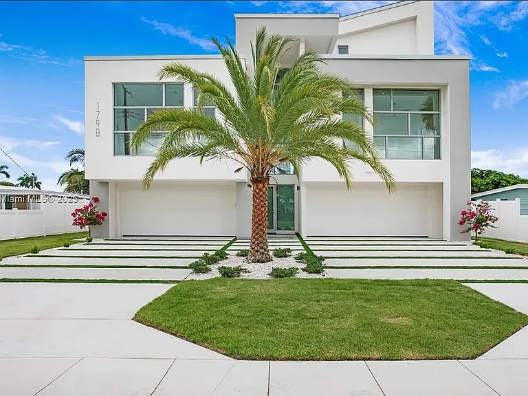 1798X Holiday Ln — Photo 1