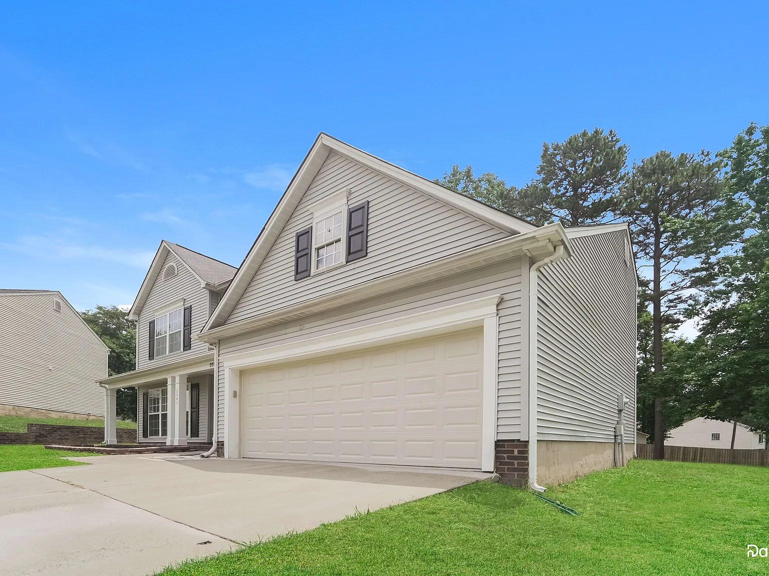 4 bed, 2.5 bath, 1810 sqft, $2,215 — Photo 3