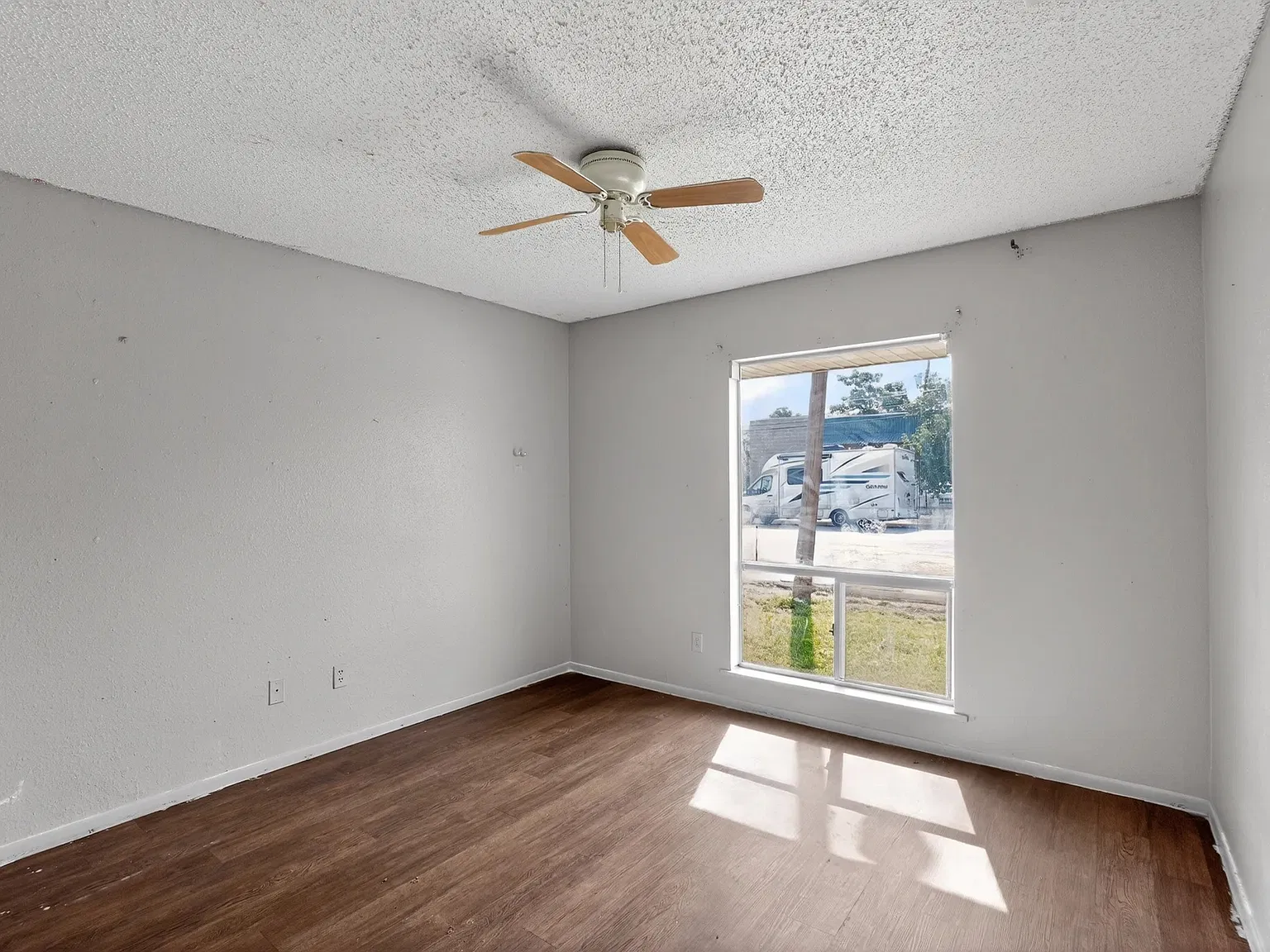 2 bed, 840 sqft, $1,295 — Photo 2