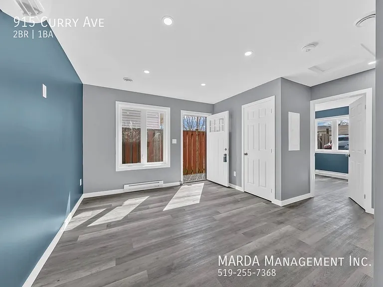 915 Curry Ave — Photo 1