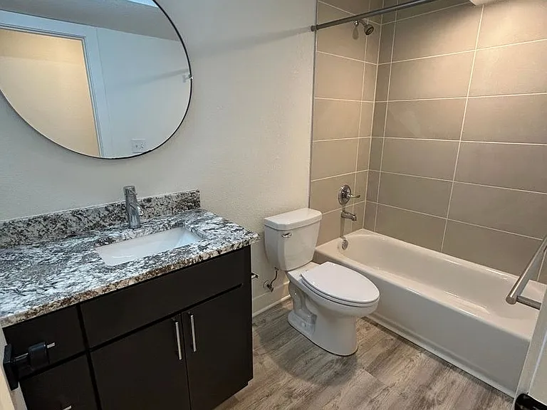 109-111 Oakwood Ct — Photo 21