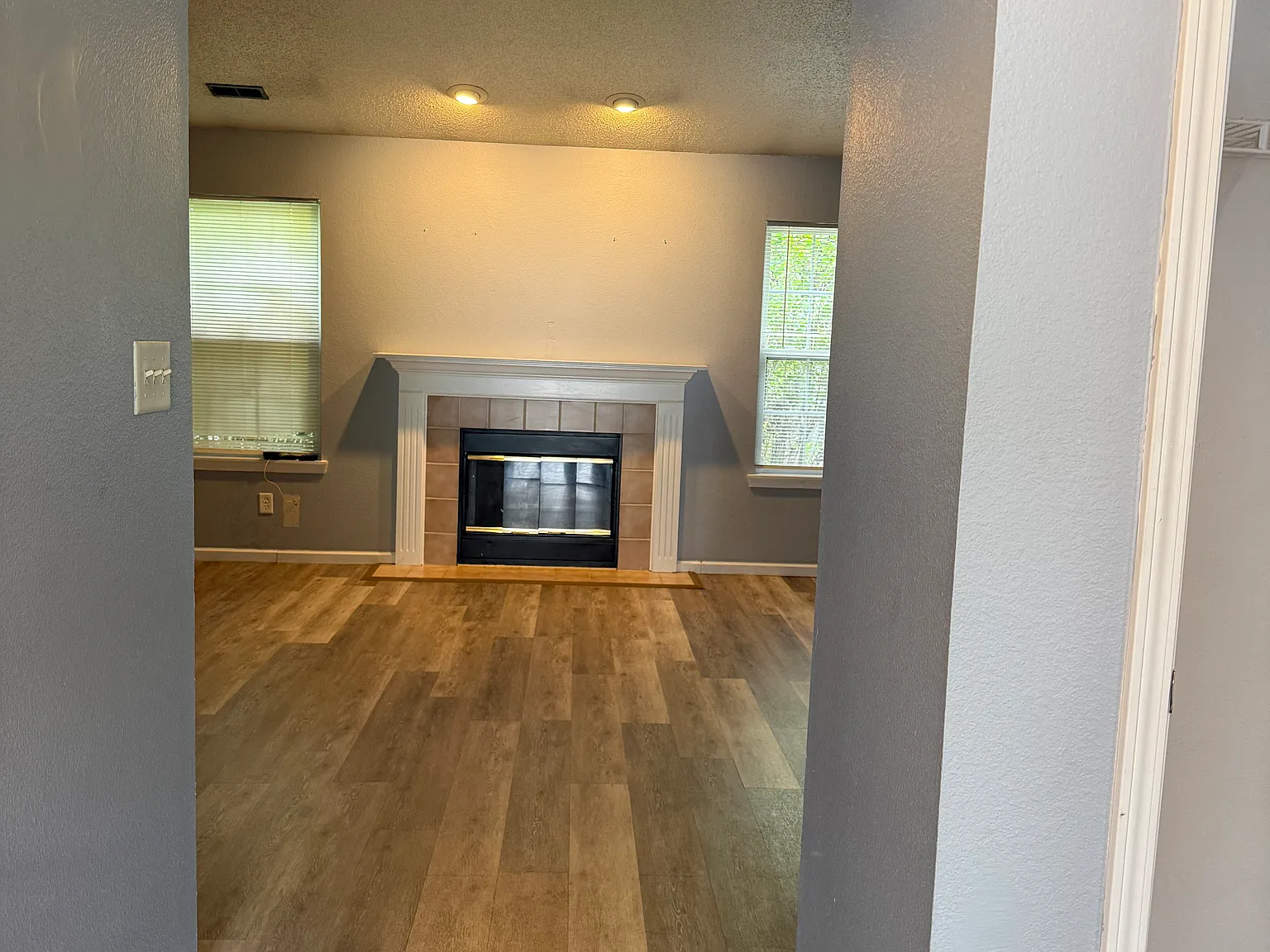 3 bed, 1200 sqft, $1,700 — Photo 2