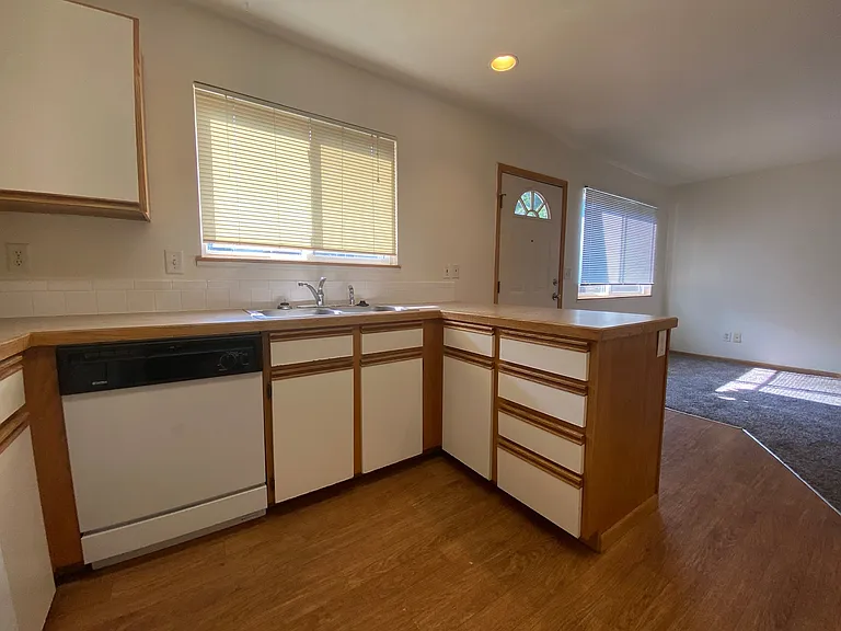 219 W Myrtle St #D — Photo 2
