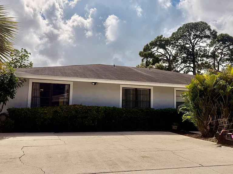 9121 E Highland Pines Dr — Photo 1