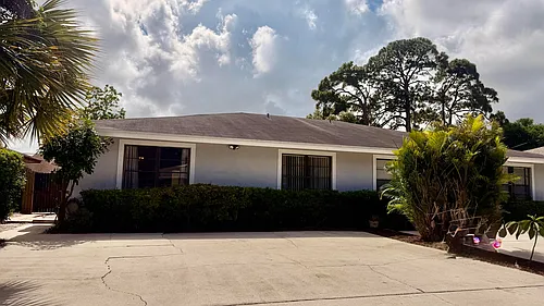 9121 E Highland Pines Dr Photo 1