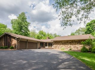 53 Bluff Rd, Trout Valley, IL 60013