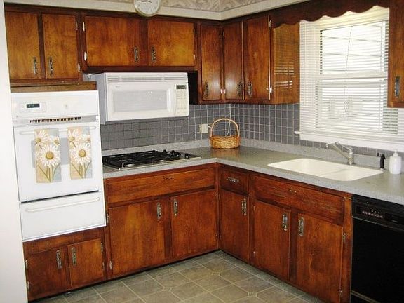 4th image of 22W530 Burr Oak Dr