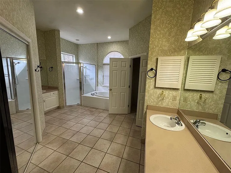 4404 SW 91st Dr — Photo 7