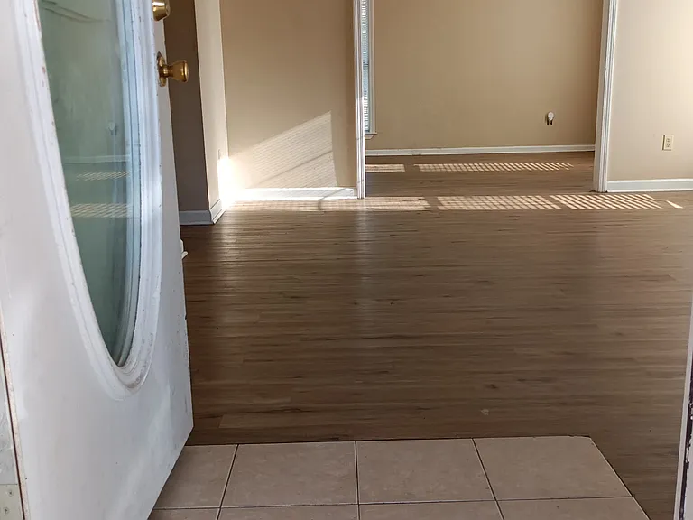 1745 Graceland Cv — Photo 22