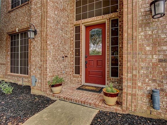 3rd image of 4208 Wildbriar Ln