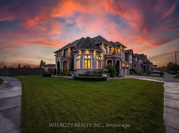 29 Chiming Rd, Brampton, ON L6P 4E1