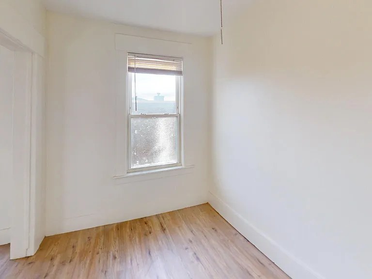 89 Hanover St #5 — Photo 4