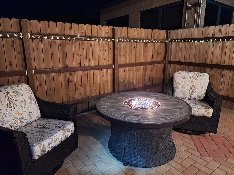 Beautiful outdoor space for relaxing. Firetable doubles as dining table. Chairs are comfy, BBQ included.