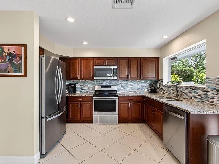 2034 NW 52nd St — Photo 11