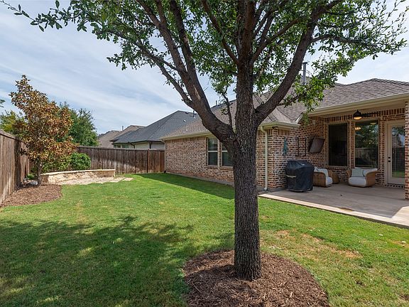 3rd image of 617 Rawlins Ln