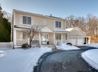 6 Amys Path, East Quogue, NY 11942