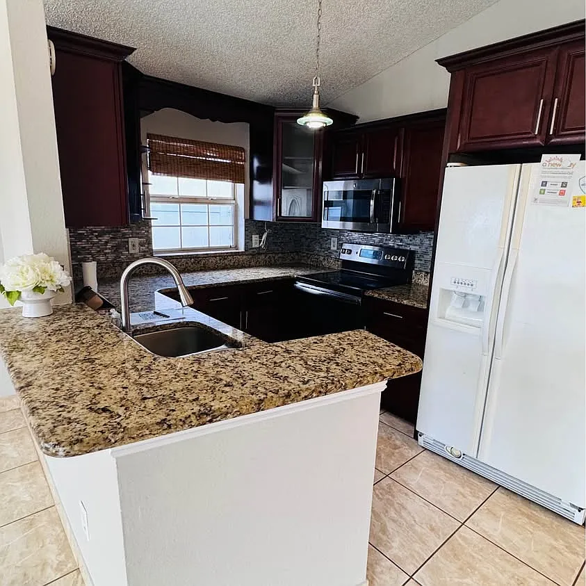 3 bed, 200 sqft, $2,550 — Photo 2