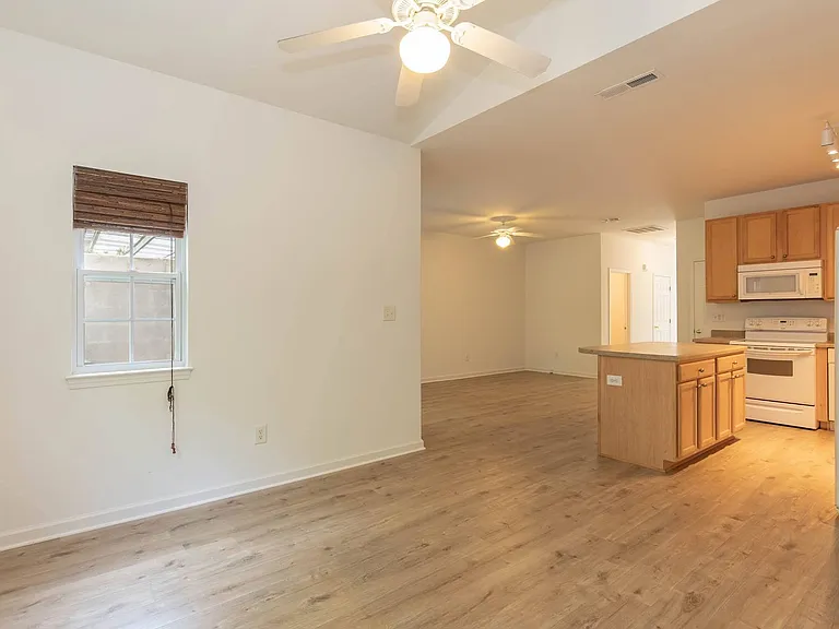 295 Plaza Dr #E — Photo 14