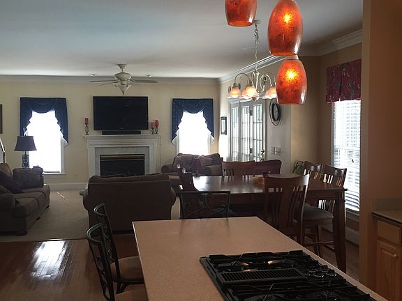 Cozy large kit. and Fam room