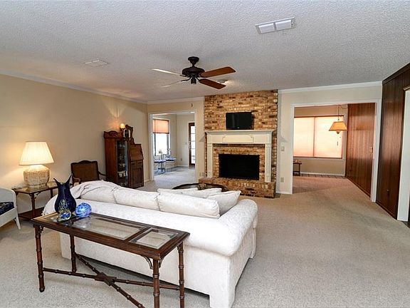 3rd image of 10713 Fountainbleu Cir