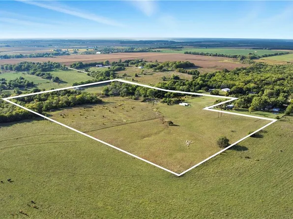 1369 N 550th Rd, Baldwin City, KS 66006