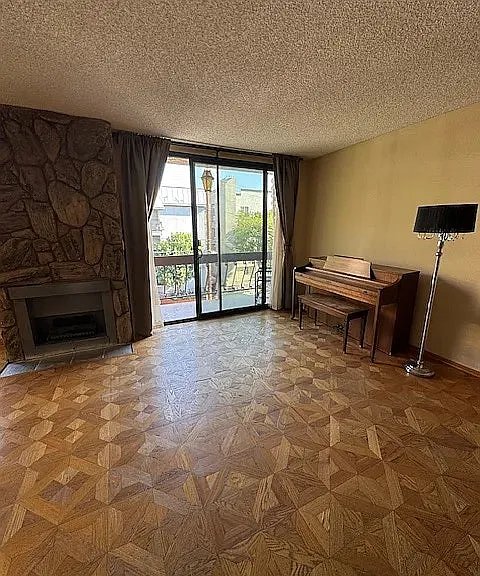 1735 N Fuller Ave #323 — Photo 4