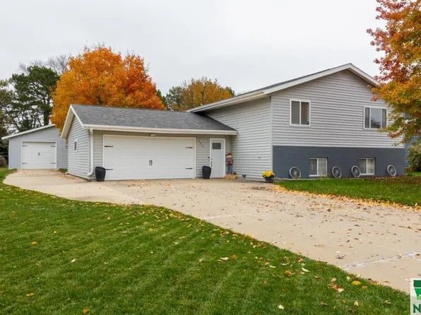 346 Lakeshore Dr, North Sioux City, SD 57049