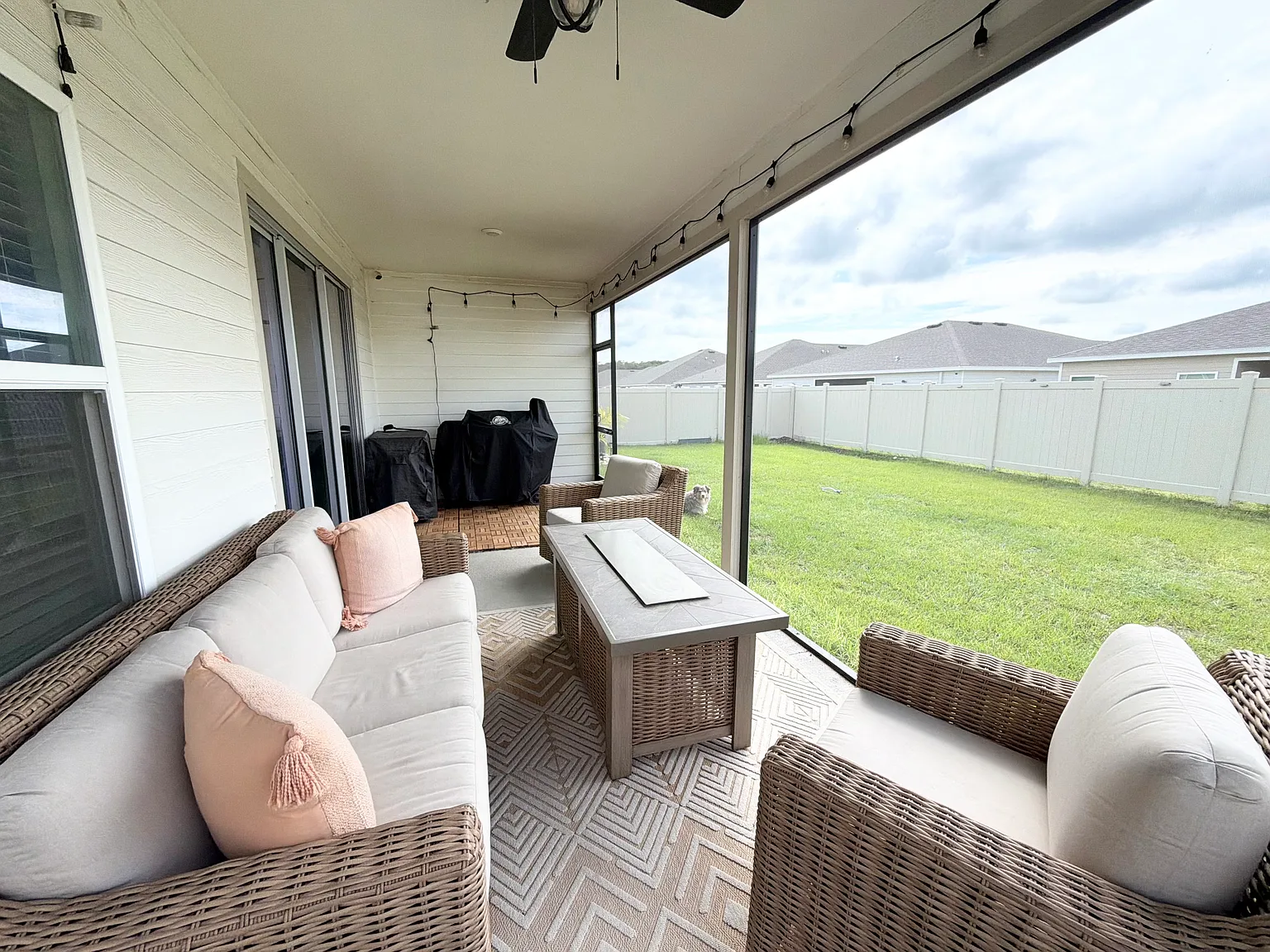 4 bed, 2.5 bath, 1982 sqft, $2,750 — Photo 2