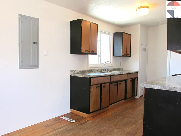 2925 Windsor Pl — Photo 4