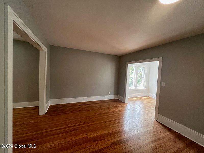 4th image of 51 Elsmere Avenue