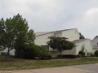 5436 Summerwood Ln #D, Willoughby, OH 44094