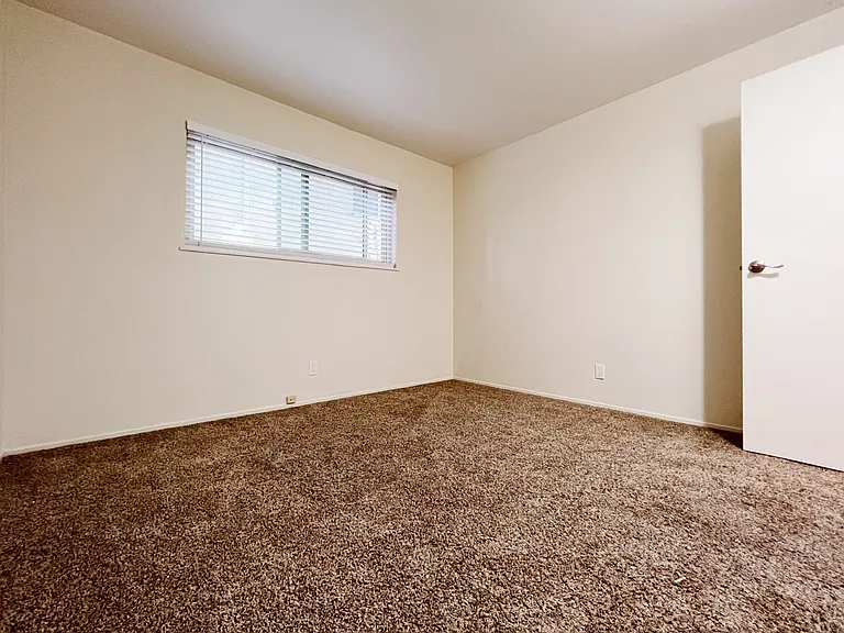 Vernon Apartments — Photo 21