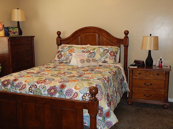 2nd image of 1877 N Goldenrod Way