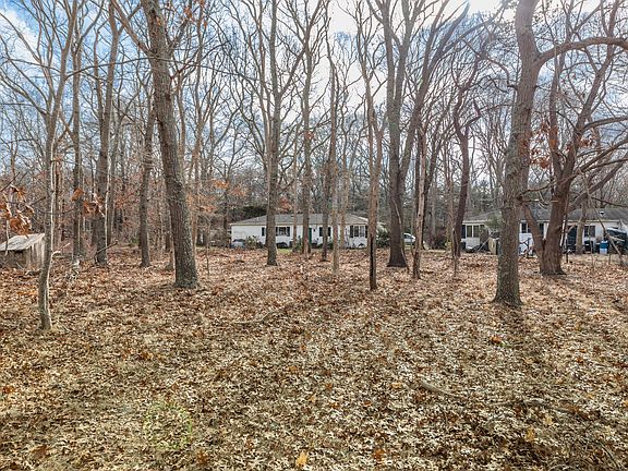 3rd image of 240 Montauk Hwy