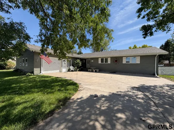200 Cherokee Rd, Lexington, NE 68850