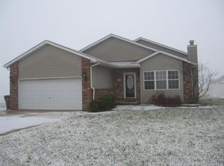 557 Pheasant Ln, Moro, IL 62067