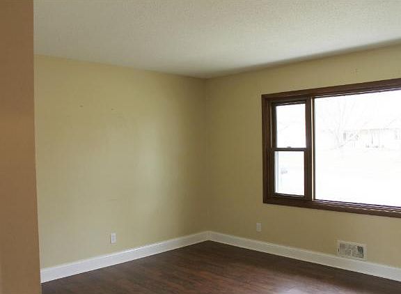 5th image of 15798 Harwell Ave