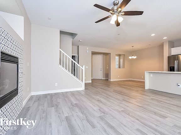 4th image of 2912 Aspen Club Ave