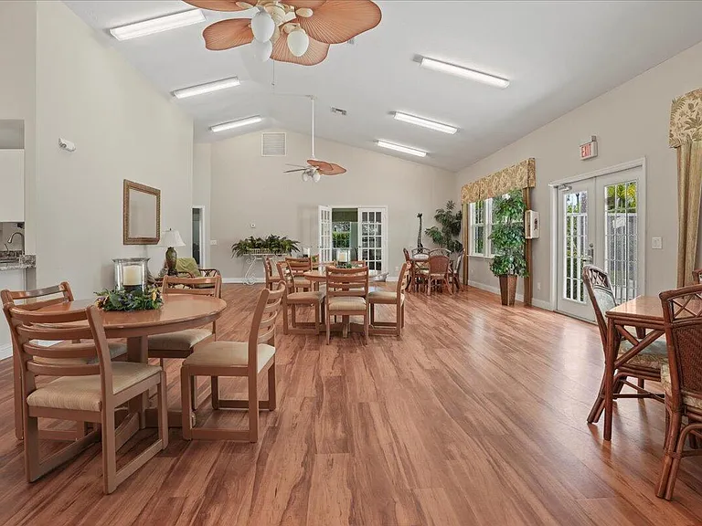 1810 Waterford Dr #6 — Photo 33